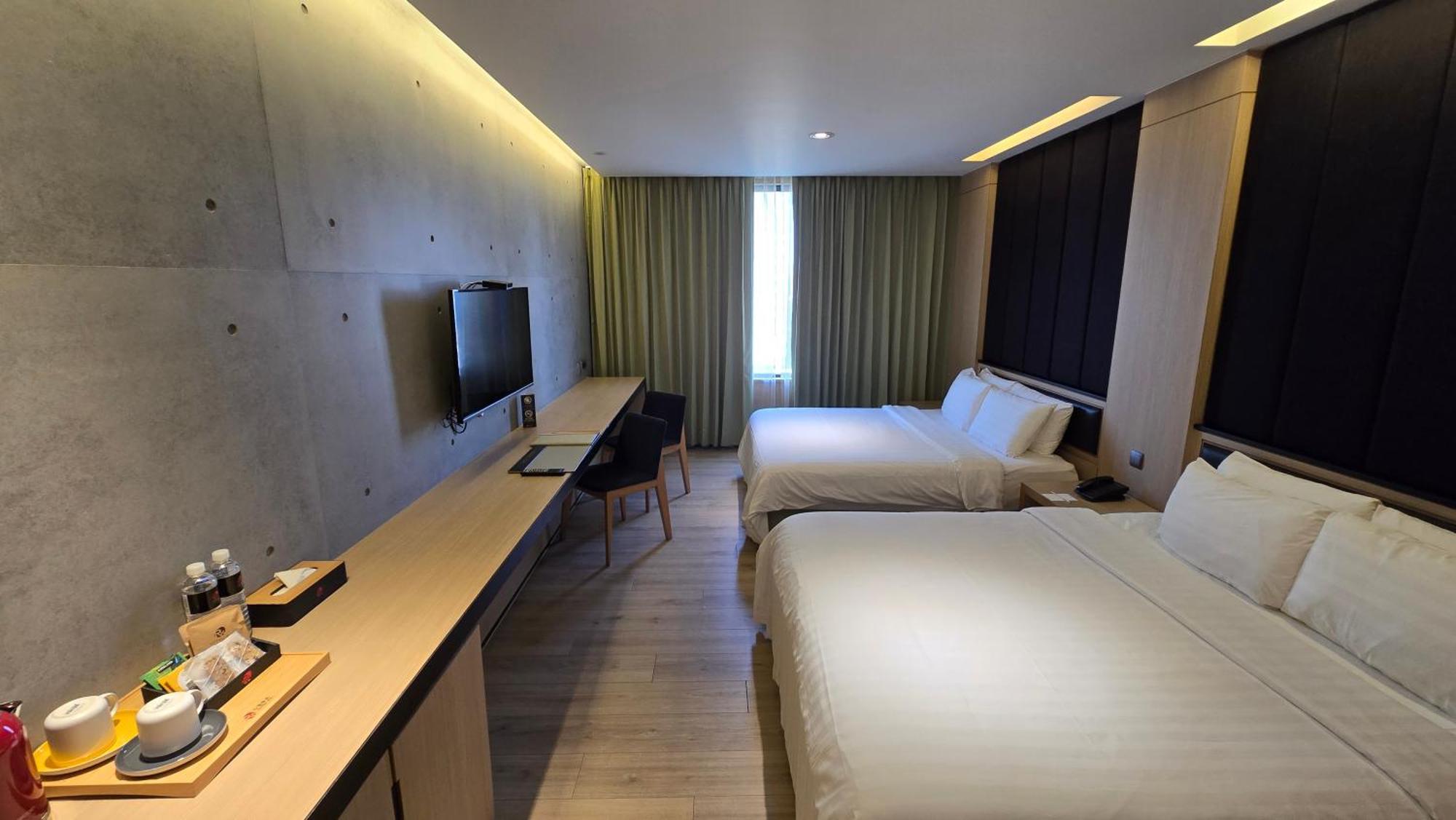 Hotel R14 Kaohsiung Exterior photo